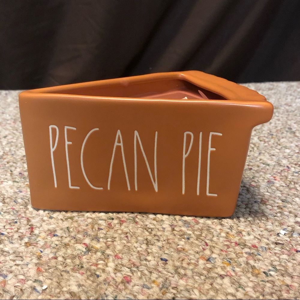 🎉 HP 🎉 🆕 Rae Dunn PECAN PIE 2 Wick Scented Pie Candle - Picture 2 of 9